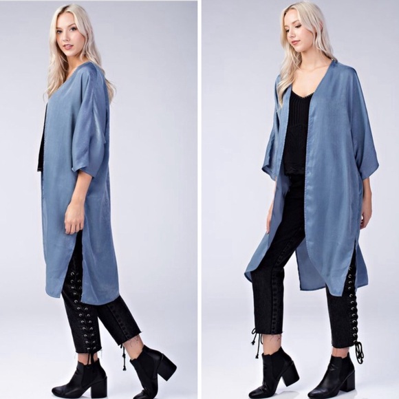 Embroidered floral blue satin cardigan - Picture 6 of 9